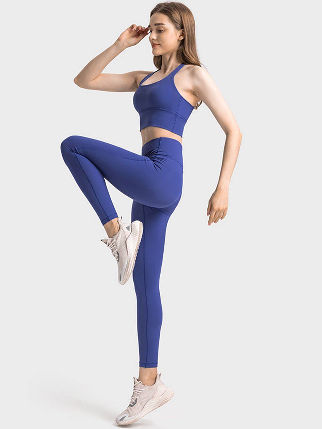Scoop Neck Crisscross Sports Bra with Stylish Back Straps