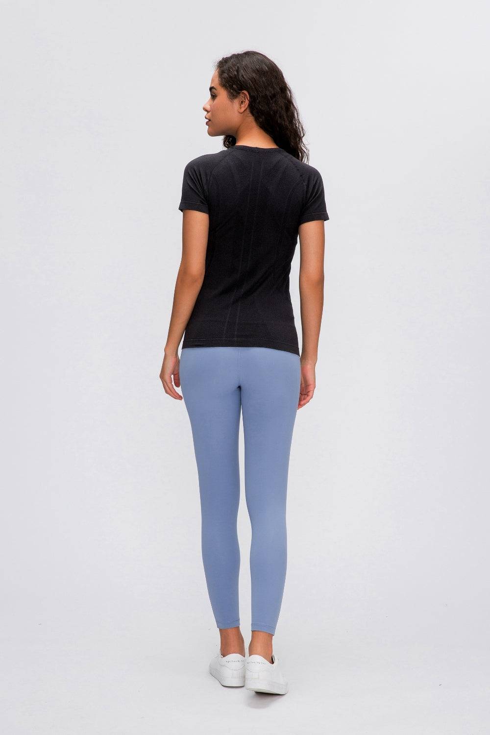 Round Neck Active T-Shirt for Workouts and Everyday Comfort