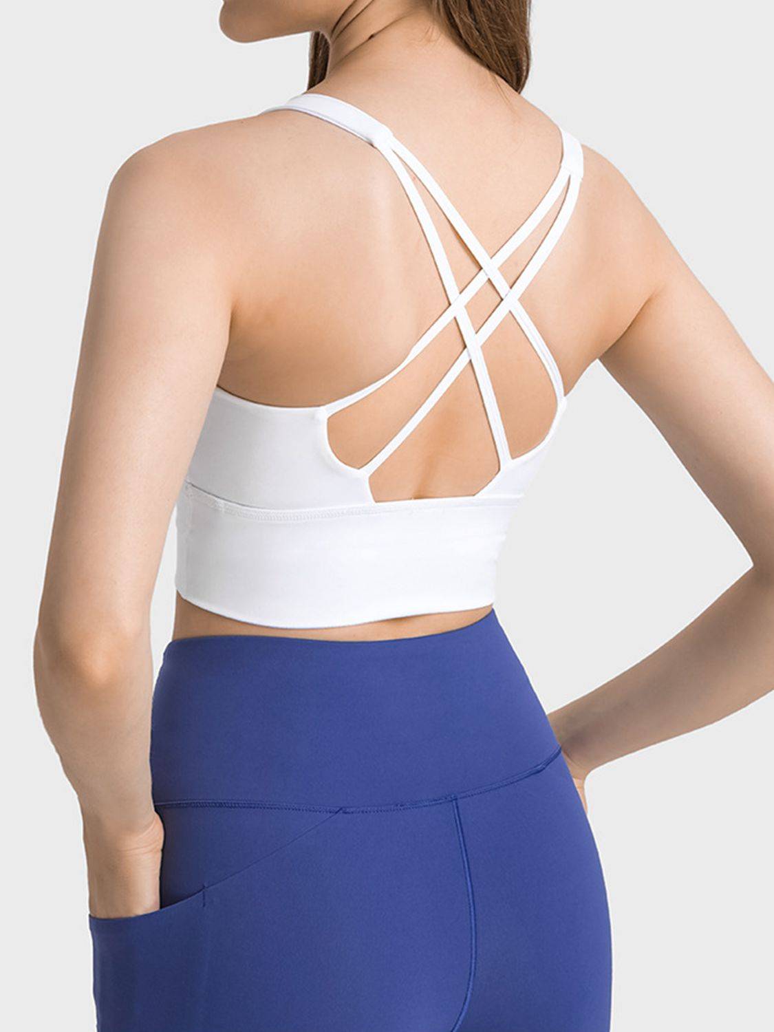 Scoop Neck Crisscross Sports Bra with Stylish Back Straps