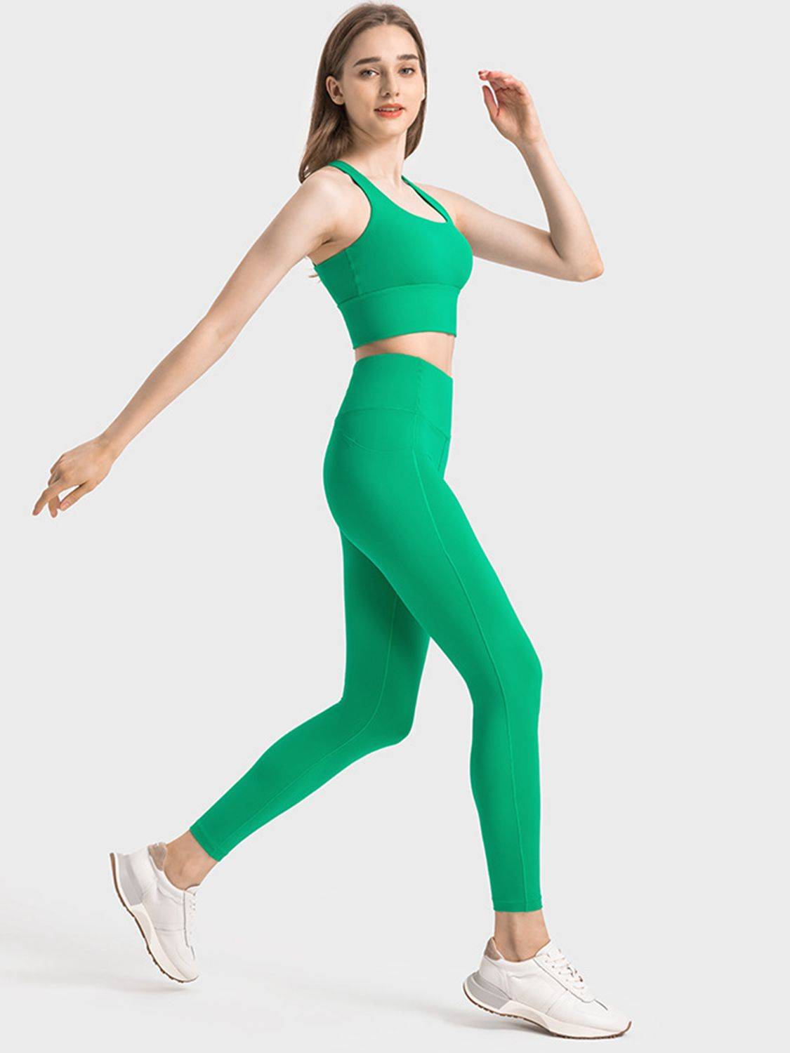 Scoop Neck Crisscross Sports Bra with Stylish Back Straps