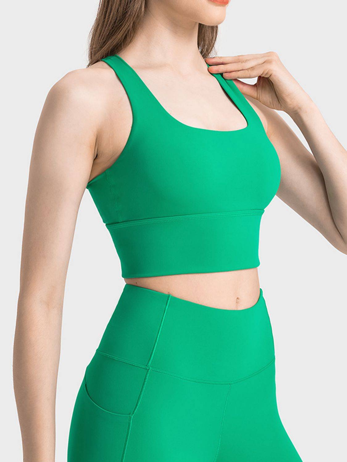 Scoop Neck Crisscross Sports Bra with Stylish Back Straps