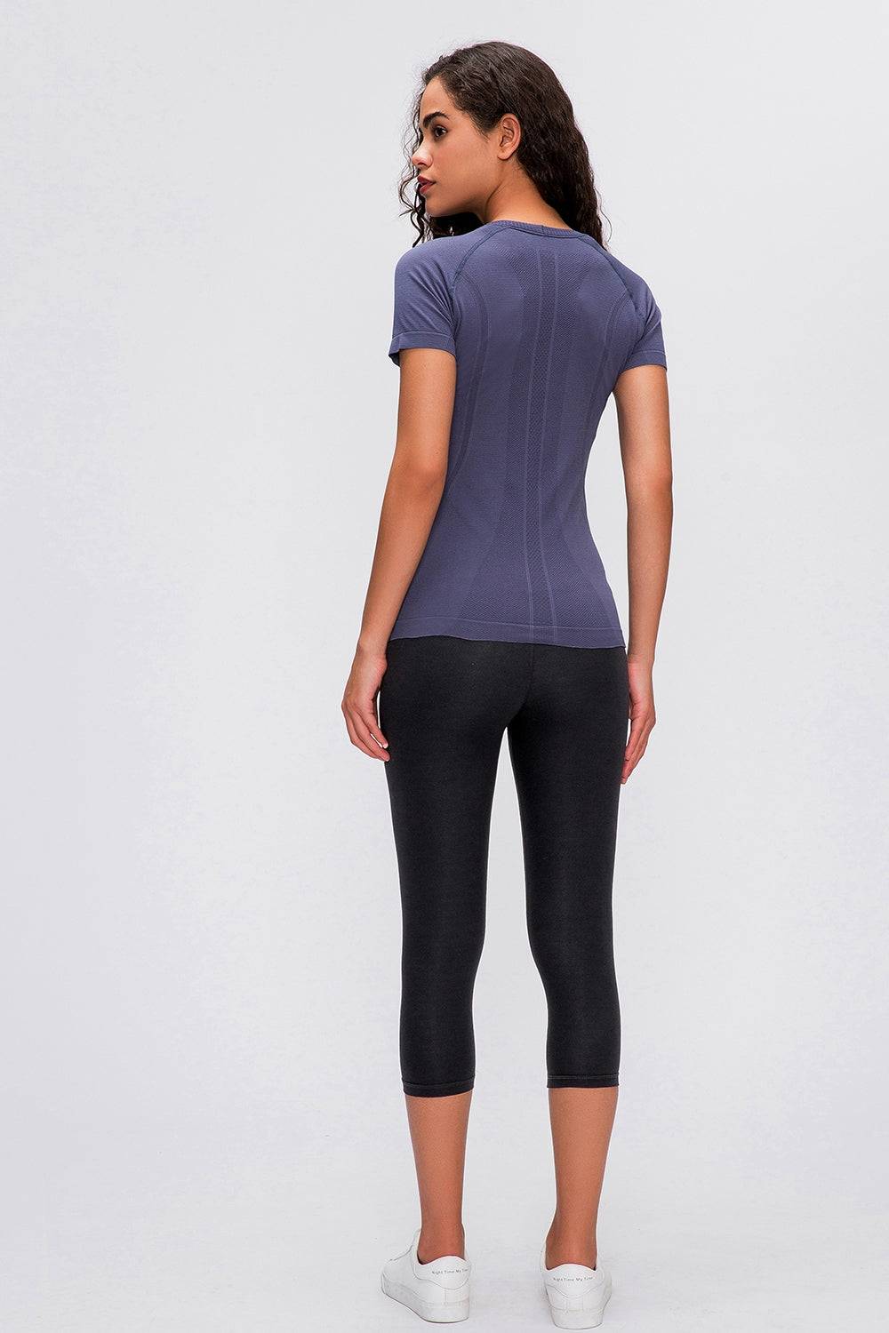 Round Neck Active T-Shirt for Workouts and Everyday Comfort