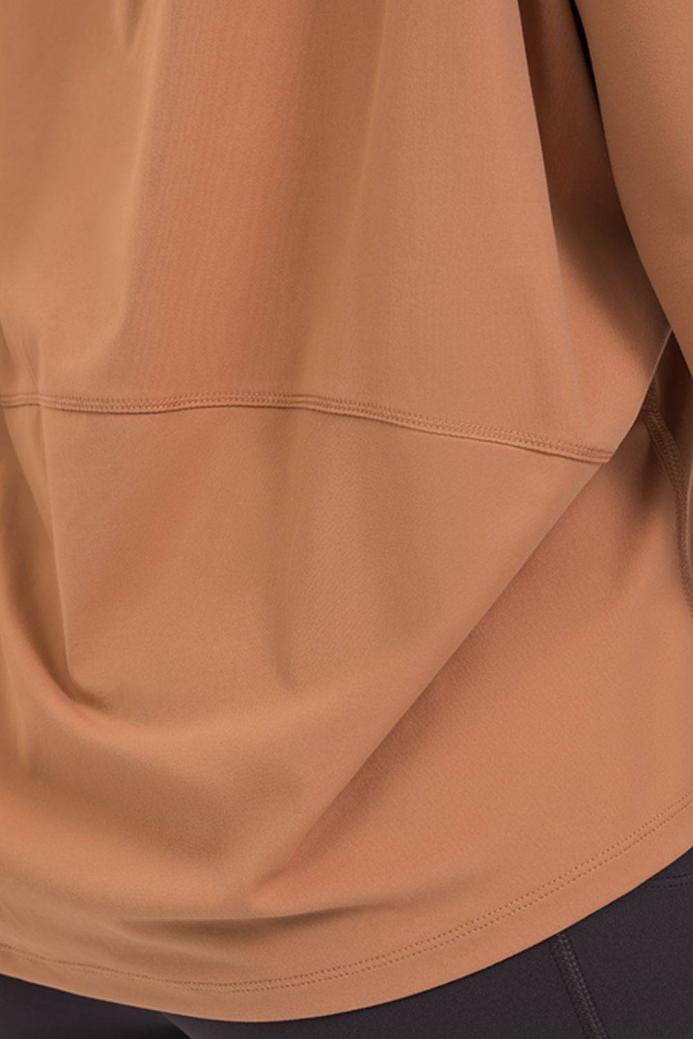 Loose Fit Active Top with Buttery-Soft Fabric and Relaxed Fit