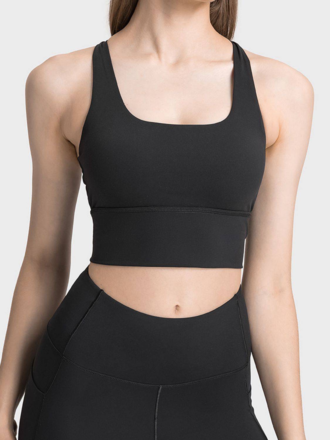 Scoop Neck Crisscross Sports Bra with Stylish Back Straps