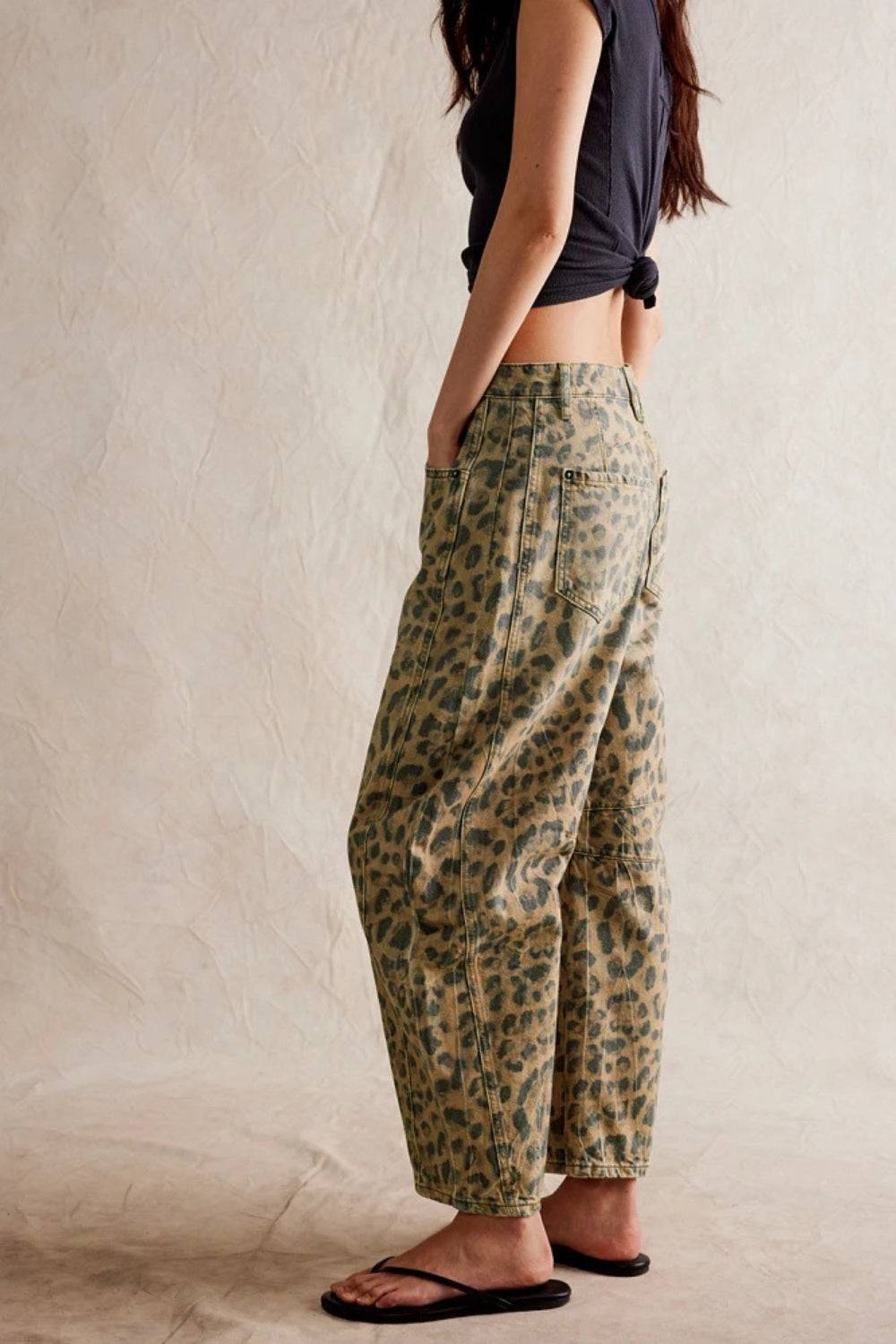 Wide Leg Barrel Jeans with Pockets | Timeless Wide-Leg Denim for Everyday Wear